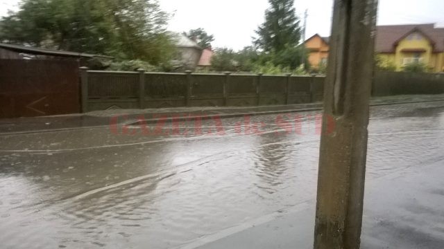 Strada Teilor, după ploile căzute în ultimele zile (Foto: Un cititor GdS)