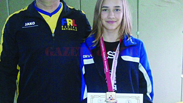 Ana Maria Cristescu, alături de antrenorul Valentin Boboşca