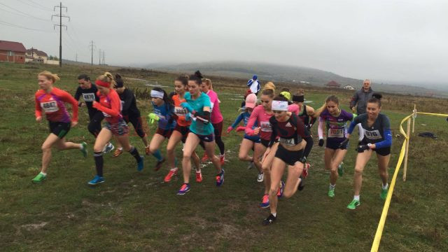 În cursa senioarelor de la Campionatul Național de cros au luat startul 18 sportive
