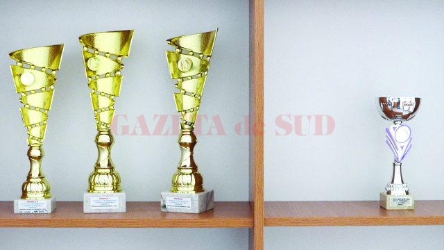 Trofee obţinute de elevii Liceului Tehnologic „Alexandru Macedonski“ din Melineşti (Foto: Bogdan Grosu)