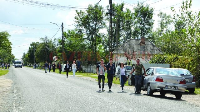 Tinerii însufleţesc comuna doljeană Melineşti (Foto: Bogdan Grosu)
