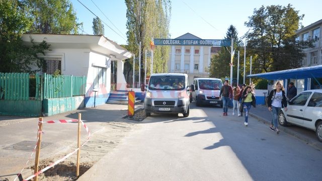 În zona Colegiului „Ștefan Odobleja“ din Craiova se efectuează lucrări