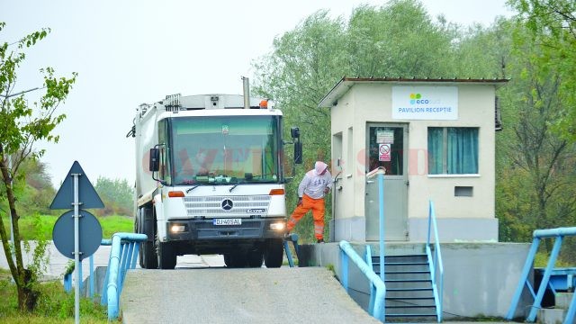 Situația privind creșterea tarifului de depozitare a deșeurilor aduse la Depozitul Ecologic de la Mofleni a rămas neclară (Foto: Traian Mitrache)