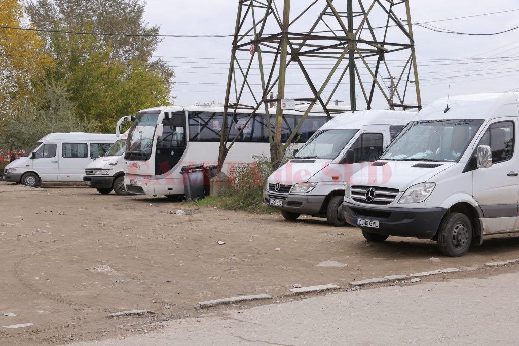 În Autogara Sud II nu s-a turnat ciment sau asfalt de 16 ani (foto: lucian Anghel)