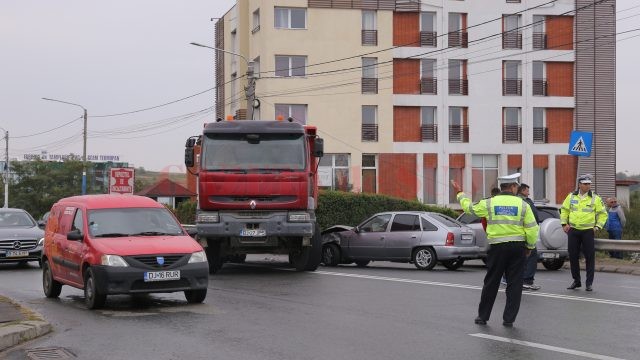 Circulaţia s-a desfăşurat cu dificultate aproximativ o jumătate de oră (Foto: Lucian Anghel)