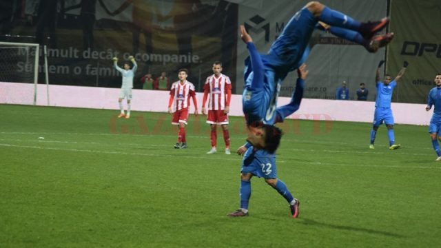 Andrei Ivan a sărbătorit în stilu-i propriu reuşita de la Braşov cu Sepsi (foto: csuc.ro)