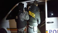 În urma perchezițiilor făcute ieri-dimineață în Craiova și Gângiova, oamenii legii au ridicat șase persoane suspectate că au comis aproape 200 de furturi în Berlin