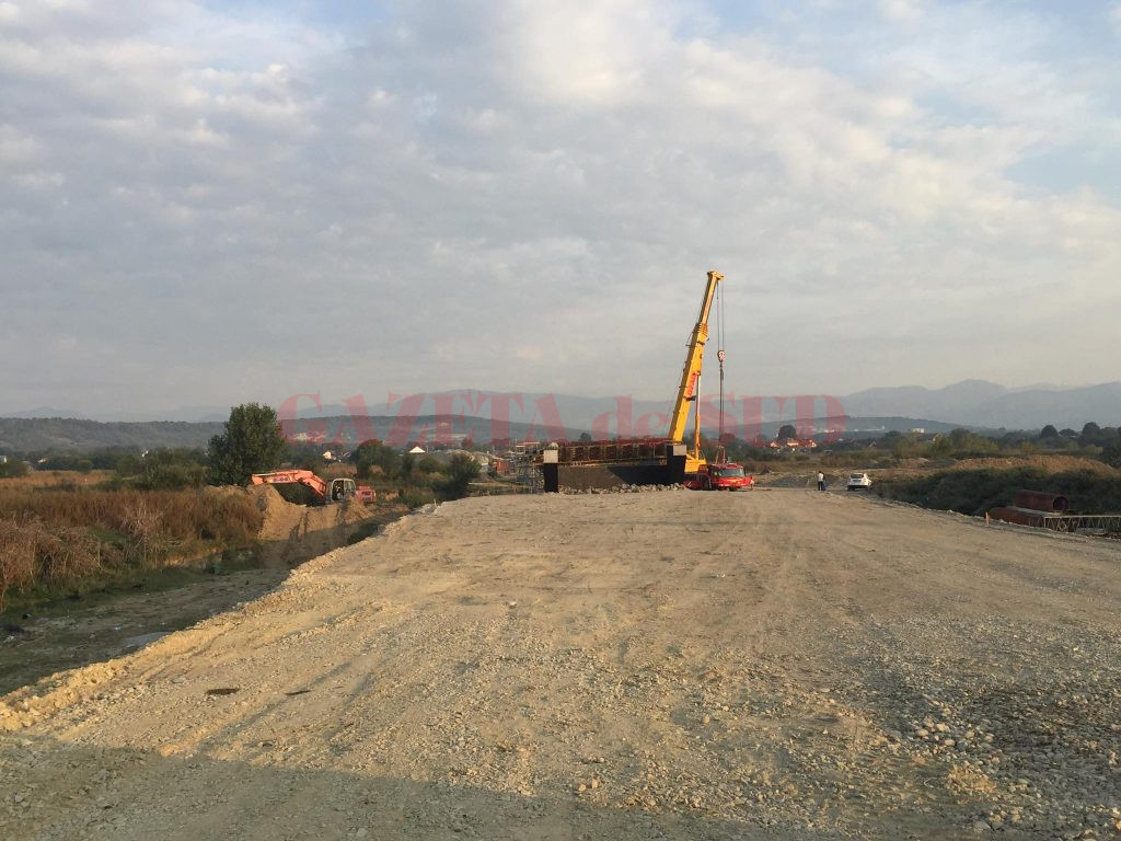 Şoseaua trece prin mai multe zone cu locuinţe (Foto: Eugen Măruță)