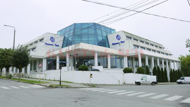 Hotelul Amfiteatru ar putea deveni azil de bătrâni (Foto: Lucian Anghel)