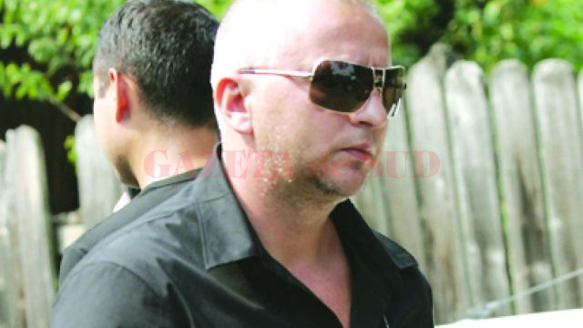 Joi seară, Vadik Gigi Zavera a ajuns pentru a treia oară în arestul IPJ Dolj de pe strada Amaradia, de data acesta fiind acuzat de complicitate la tentativă de omor (Foto: gandul.info)