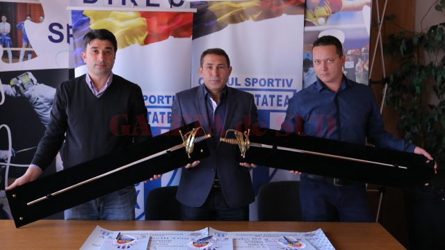 Cătălin Brânduşoiu (stânga), directorul adjunct al LPS "Petrache Trişcu", Pavel Badea, directorul CS Universitatea Craiova, şi Radu Podeanu, antrenor la CS Universitatea, au vorbit despre competiţia de duminică (foto: Lucian Anghel)