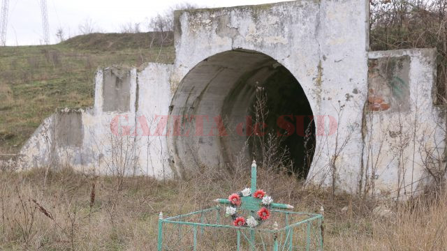 Una dinte fostele mine din satul Fântâna Domnească a devenit mormânt pentru doi tineri (Foto: Lucian Anghel)
