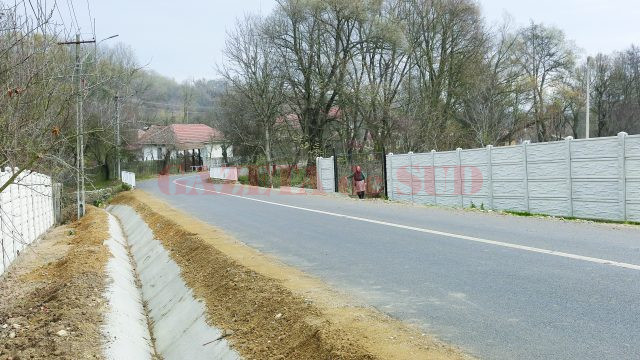 Bătrânii sunt cei care mai populează astăzi comuna Prunişor (Foto: Lucian Anghel)