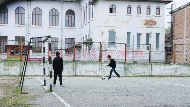  Bazele sportive ale unităţilor de învăţământ sunt degradate (Foto: Lucian Anghel)