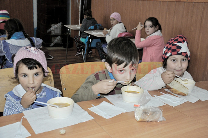 200 de copii din Dolj sunt beneficiari ai programului „Pâine şi mâine“ derulat de World Vision