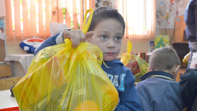 Grădinarii au fost şi ei vizitaţi de spiriduşii lui Moş Crăciun (Foto: Bogdan Grosu)