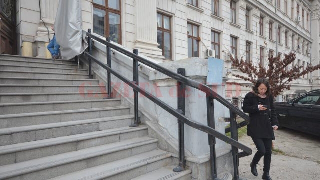 Elevatorul de la Universitate, nefuncţional de cinci ani (Foto: Bogdan Grosu)
