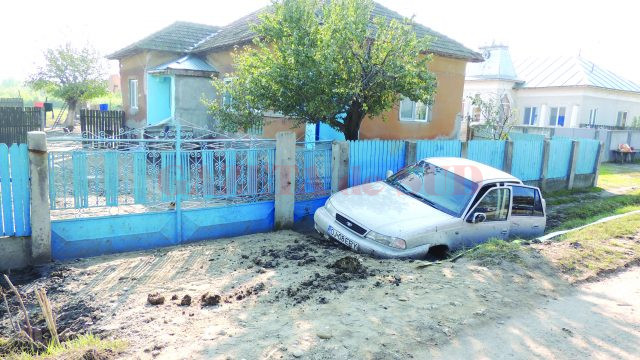 Oamenii legii au stabilit că șoferul s-a urcat băut la volan și a pierdut controlul mașinii într-o curbă (Foto: Arhiva GdS)