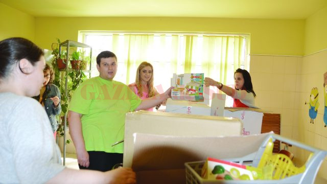 Tot anul acesta, o donație în valoare totală de 3.500 de euro, venită de la Ford România și Fundația Gazeta de Sud, a ajuns la Centrul de zi pentru copii și tineri cu autism din cadrul ANCAAR Craiova (Foto: arhiva GdS)