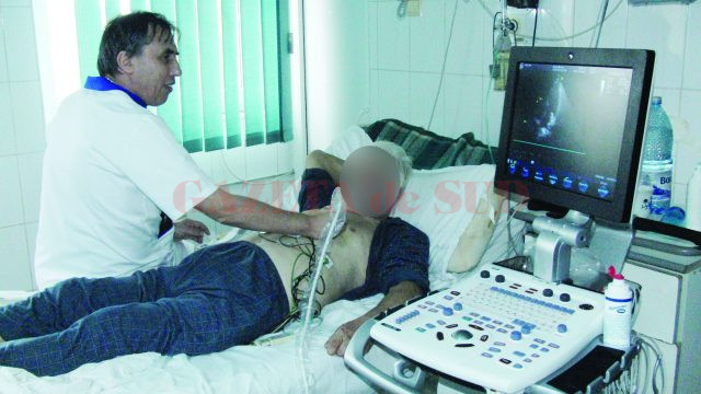 Top Gel şi Fundaţia Gazeta de Sud au donat Clinicii de Cardiologie de la SJU Craiova un ecograf de ultimă generaţie, în valoare de aproape 50.000 de euro (Foto: arhiva GdS)