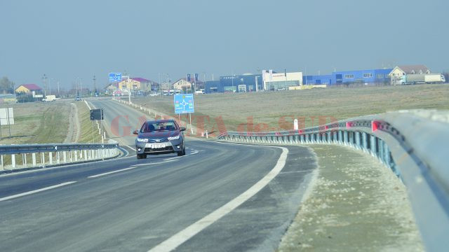 Începând de ieri-dimineață, varianta de ocolire Craiova Sud a fost deschisă circulației (Foto: Bogdan Grosu)