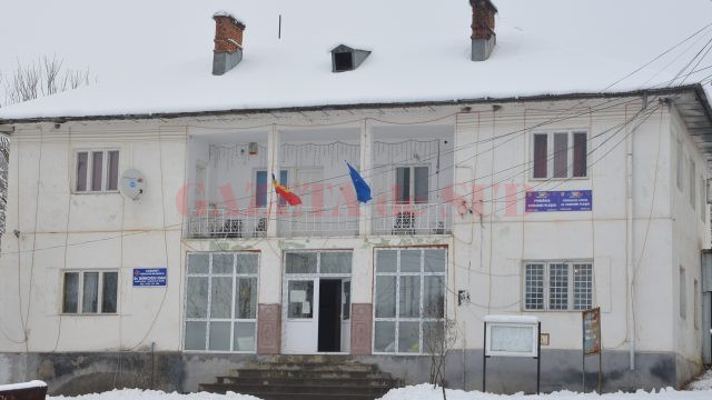 Procurorii craioveni au reținut că Primăria Pleșoi a fost prejudiciată cu peste 130.000 de lei (Foto: arhiva GdS)