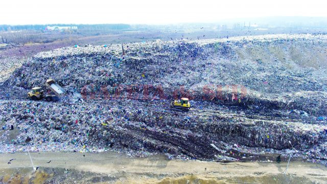 Ultima celulă de la groapa de gunoi este aproape de umplere (Foto: Marian Vulcănescu)