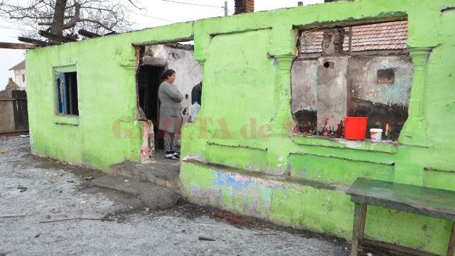 Atât a mai rămas din casa familiei Pană din comuna olteană Grădinari (Foto: Claudiu Tudor)