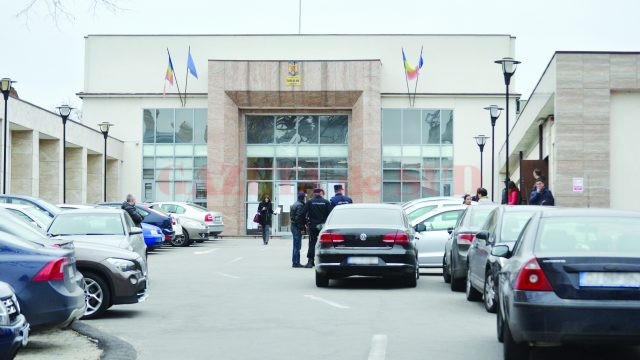 Instanțele de judecată din Craiova s-au dovedit blânde când au condamnat cu suspendare în două dosare un bărbat acuzat că a înșelat mai multe persoane (Foto: arhiva GdS)