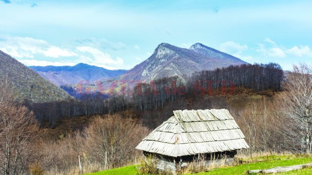 Peisaje din zona orașului Baia de Aramă (Foto: Claudiu Neţoiu)