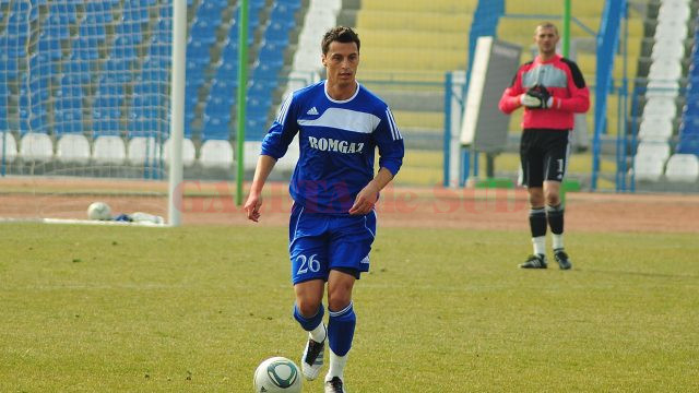 Dan Ignat (la minge) va experimenta fotbalul din India (Foto: Alexandru Vîrtosu)
