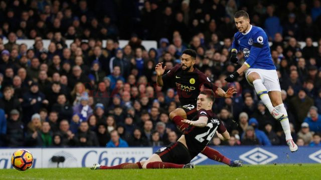 Jucătorii lui Everton (în albastru) și-au răpus adversarii de patru ori