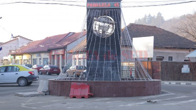 Oraşul Baia de Aramă este traversat de paralela 45 (Foto: Lucian Anghel)