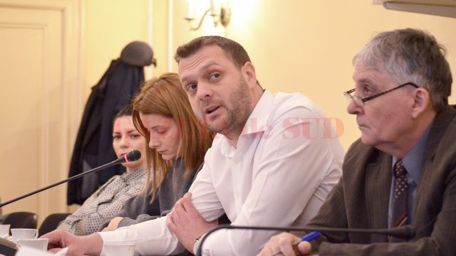 Radu Mihai Ghinea (centru), șef Oficiu Teritorial pentru Întreprinderi Mici, Mijlocii şi Cooperaţie Craiova