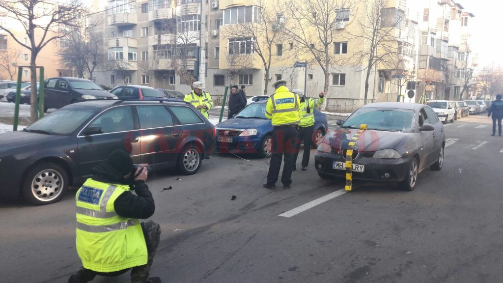 Conducătorul autoturismului nu a avut vizibilitate  pentru că nu şi-a curăţat parbrizul (Foto: Mihai Căruntu)