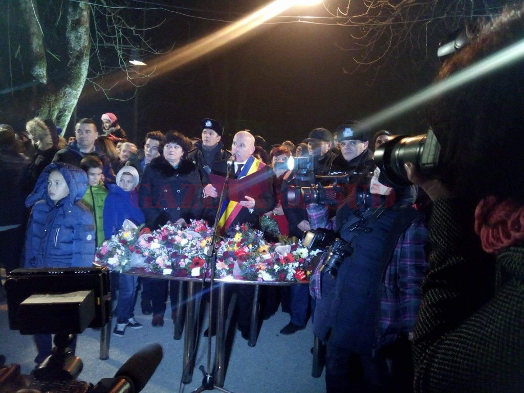 Căsătoriile au avut loc la miezul nopţii, imediat după focul de artificii (Foto: Eugen Măruţă)