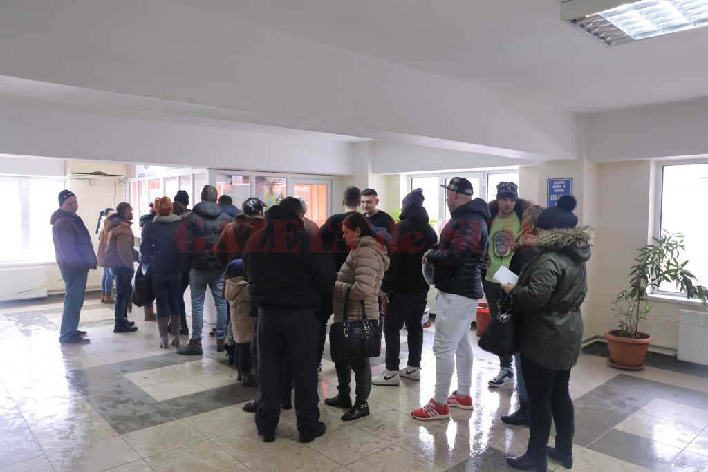 Taxa de cazier de 10 lei este una dintre cele 102 taxe anulate de la 1 februarie. La Serviciul de Caziere se formează, de regulă, cozi imense la depunerea cererilor de eliberare a cazierului