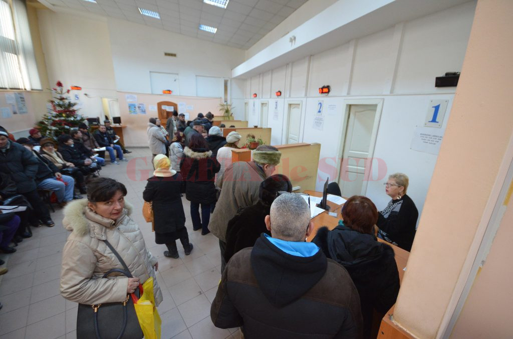 Din cauză că au pensiile foarte mici, cei mai mulți pensionari din Dolj nu vor beneficia, de luna viitoare, de reduceri de impozite