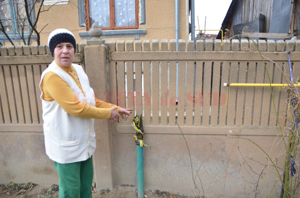 Locuitorii de pe strada Fermei din comuna doljeană Podari și-au făcut instalațiile de gaze (Foto: Claudiu Tudor)