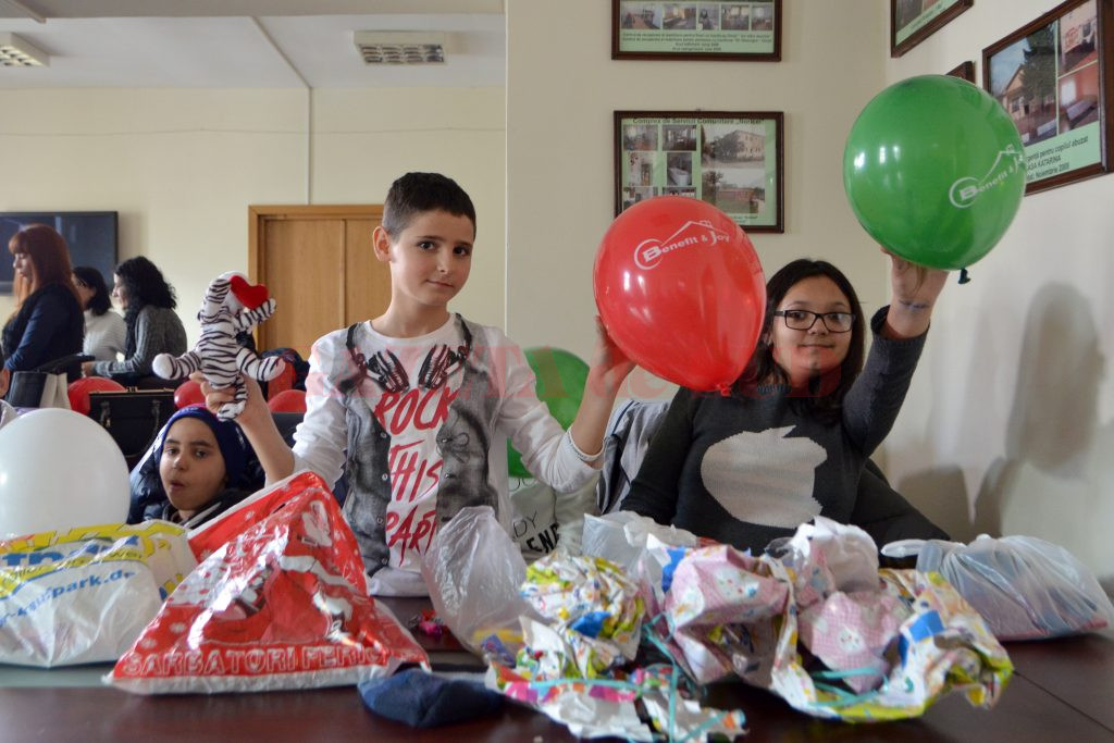 Cei mai buni copii la învăţătură din apartamentele de tip familial au fost recompensaţi (Foto: Bogdan Grosu)