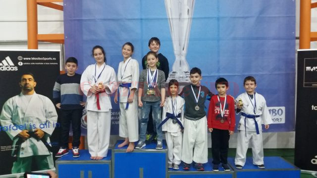 Sportivii de la CS Bushi Craiova 