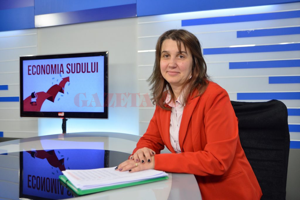 Directorul executiv al Direcției Județene de Statistică Dolj, Carmen Ispas, a explicat datele privind consumul populației la emisiunea „Economia Sudului“, de la Alege TV (Foto: Bogdan Grosu)