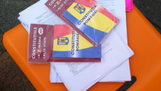 Protestatarii au adus Constituția României