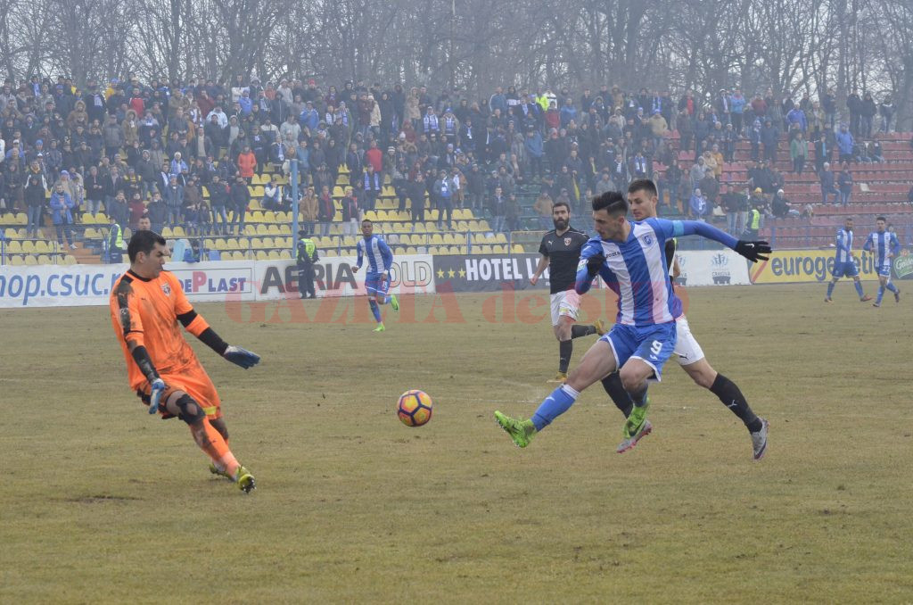 Andrei Ivan nu o să uite uşor meciul cu FC Voluntari, primul în calitate de căpitan al Craiovei (Foto: Alexandru Vîrtosu)