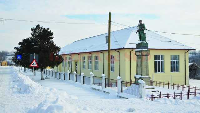 Poliţia cercetează cum s-au cheltuit banii pentru reparaţiile făcute la Grădiniţa Izvoare (Foto: Bogdan Grosu)