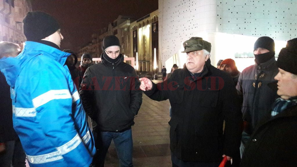 Jandarmii pun presiune pe protestatari