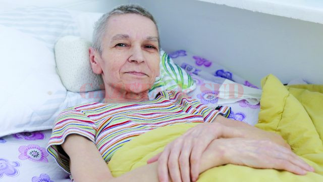 Doamna Filoti zâmbeşte, în ciuda traiului greu de care a avut parte (Foto: Lucian Anghel)