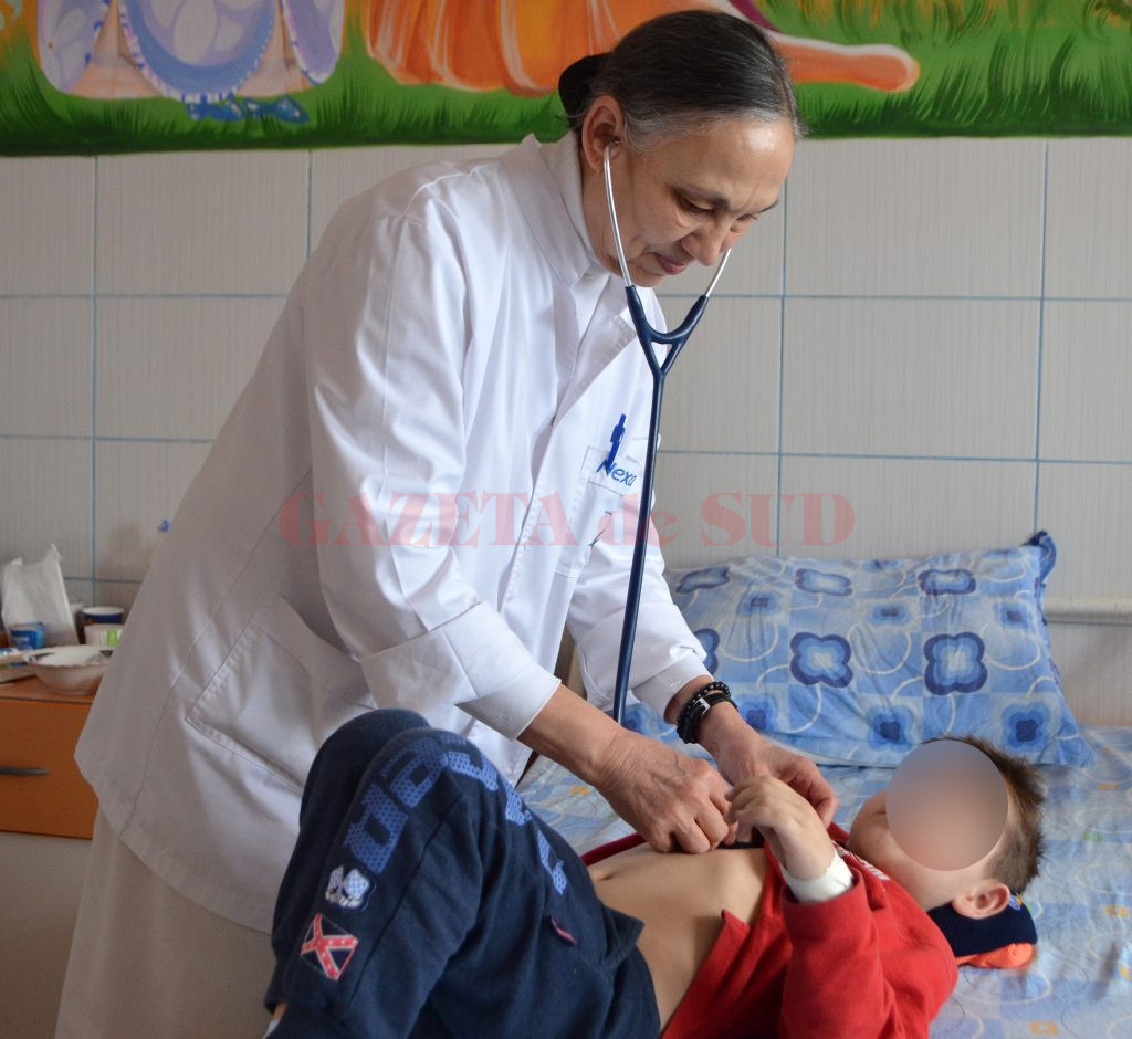 Prof. univ. dr. Polixenia Stancu, şefa Compartimentului de Oncopediatrie, tratează lunar 40 de copii (Foto: Bogdan Grosu)