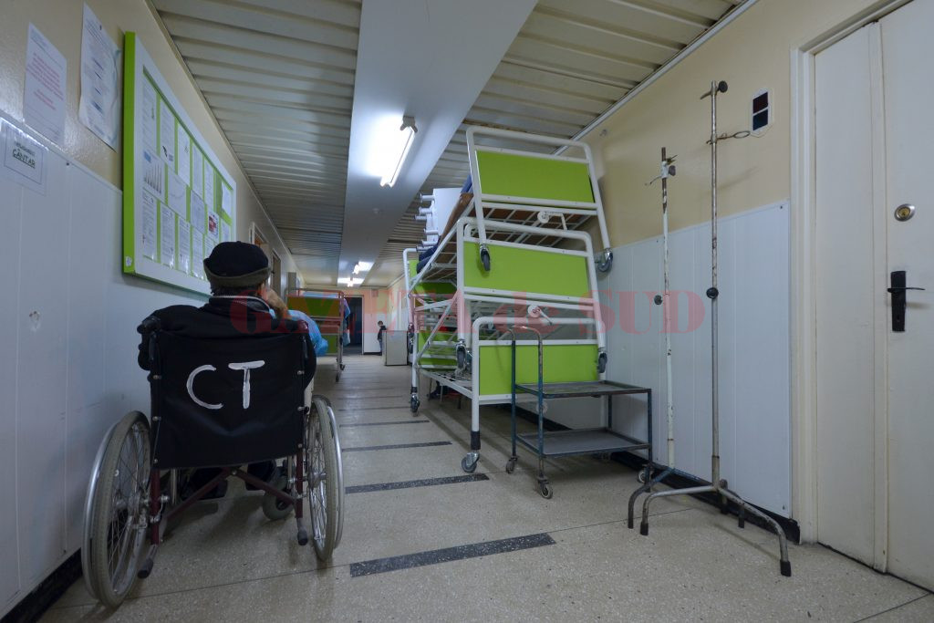 Prin donație de la compania Ford, clinica a primit paturi noi pentru toți bolnavii internați. Acestea urmează să fie puse în saloanele care acum se renovează (Foto: Bogdan Grosu)
