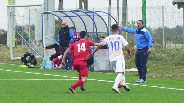 Elevii lui Bogdan Budescu (dreapta) și Daniel Mogoșanu reiau campionatul de la Liga Elitelor (Foto: Alexandru Vîrtosu)